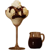 Dame blanche op de houten toog: vanille-ijs met warme chocoladesaus en slagroom, met een kannetje chocoladesaus